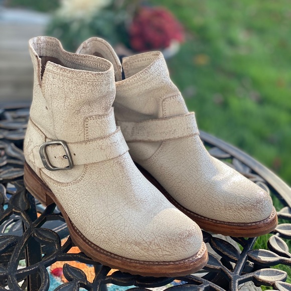 Frye Shoes - Frye Veronica painted leather bootie, Sz. 7